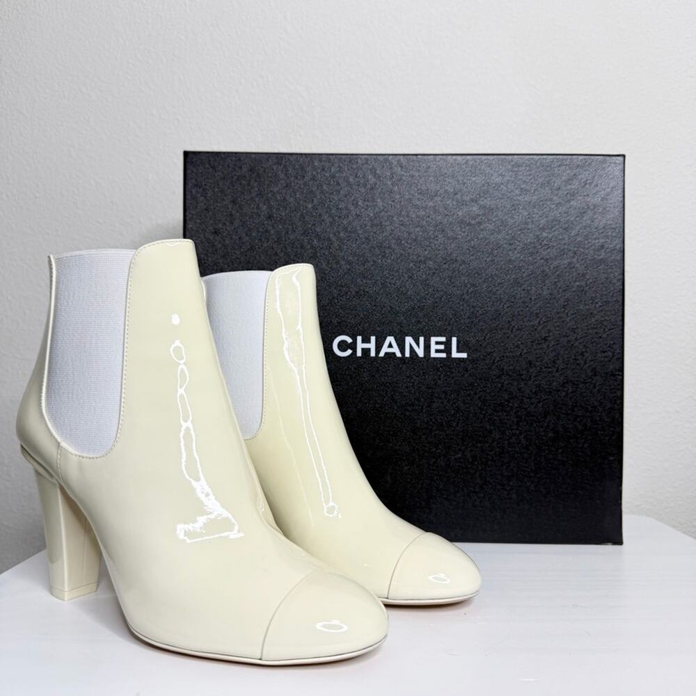 Chanel 2022 Interlocking CC Logo Chelsea Ankle Boots Size 37 - Picture 14 of 15